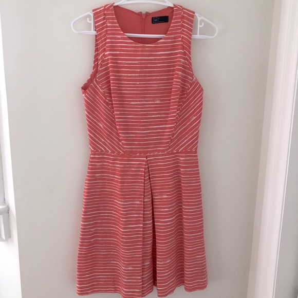 Cute GAP summer dress! - Picture 2 of 3